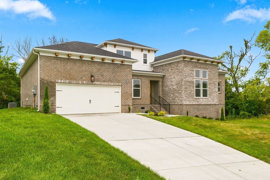 1004 Tiane Trail, Gallatin