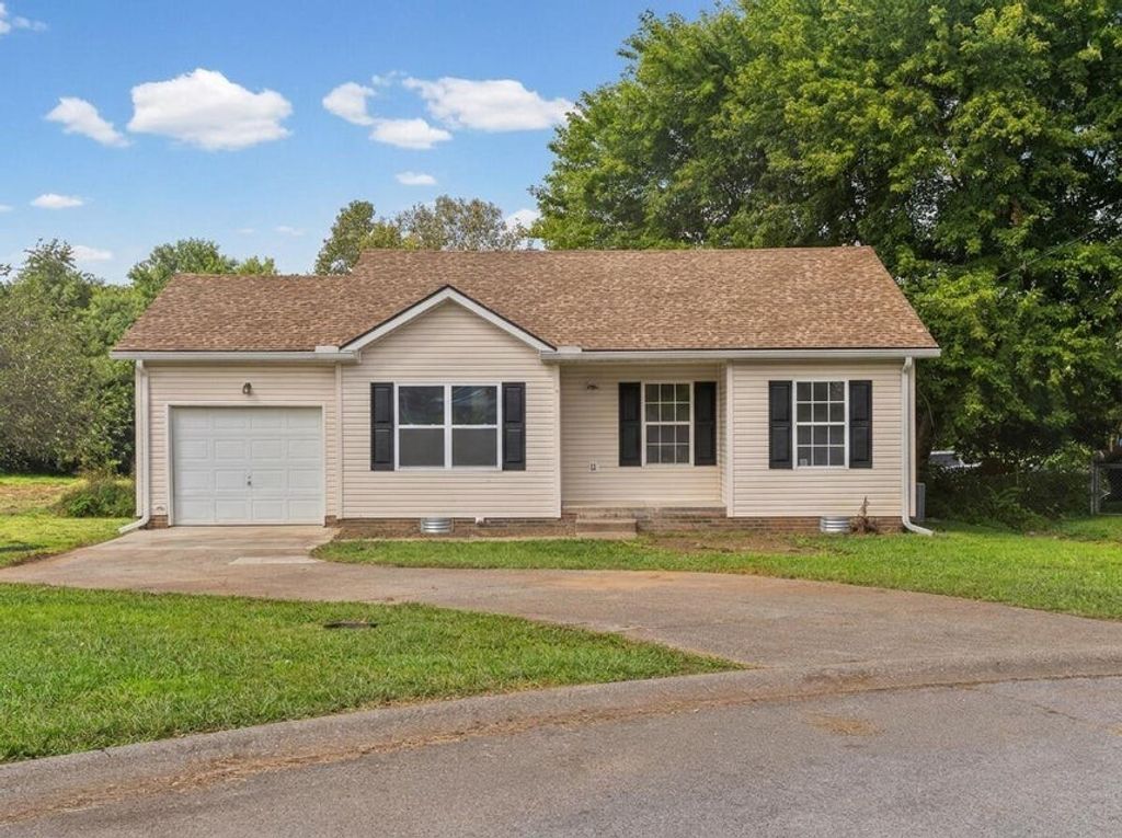 318 Ashley St, Oak Grove