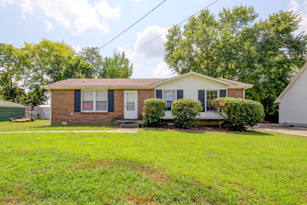 410 Bancroft Dr, Clarksville