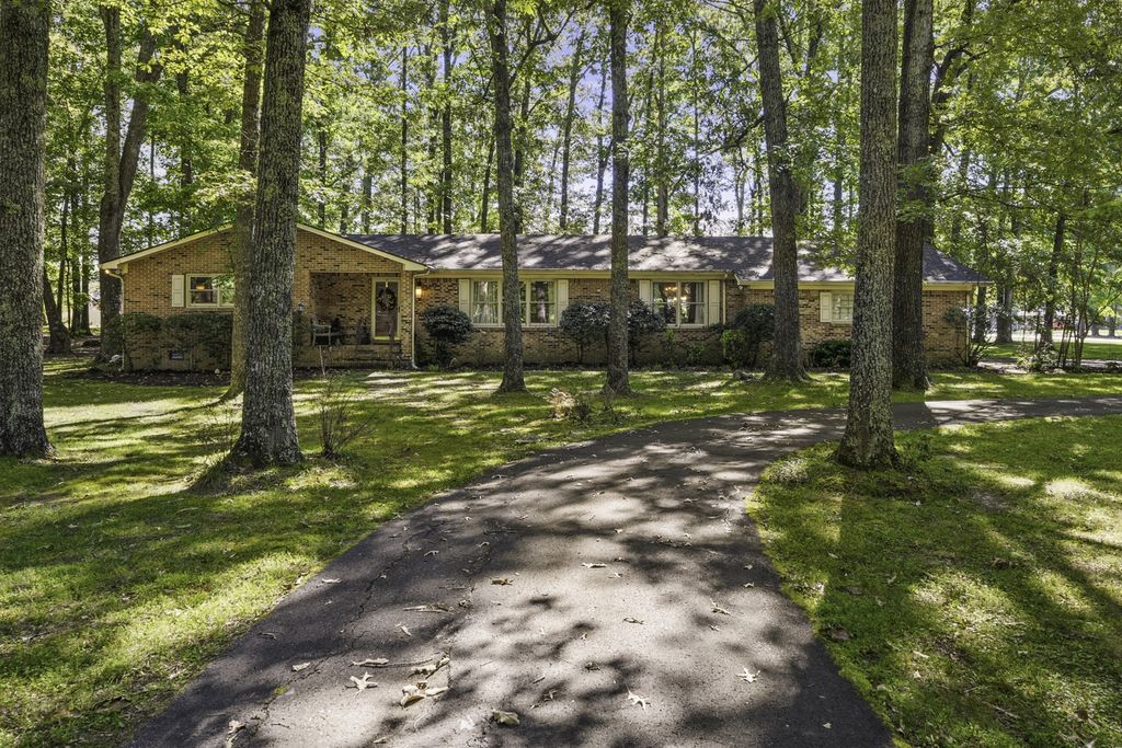 213 Regwood Dr, Tullahoma