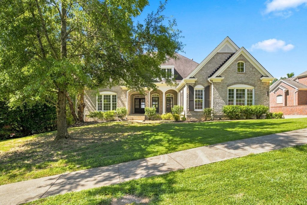 315 Hamlets End Way, Franklin