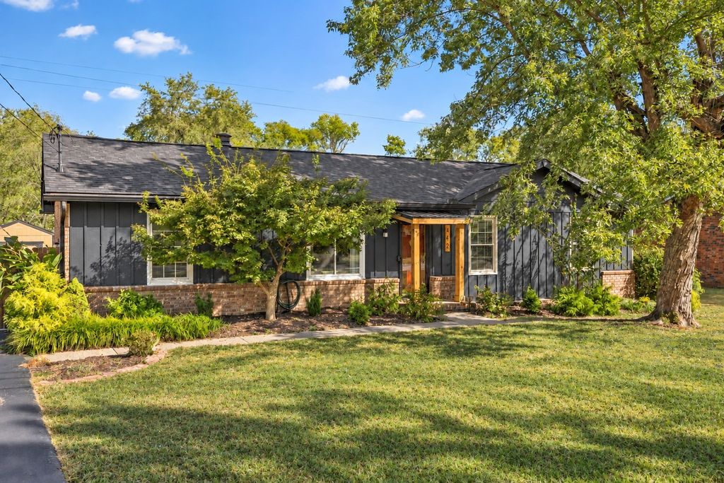 142 Orchard Valley Rd, Hendersonville