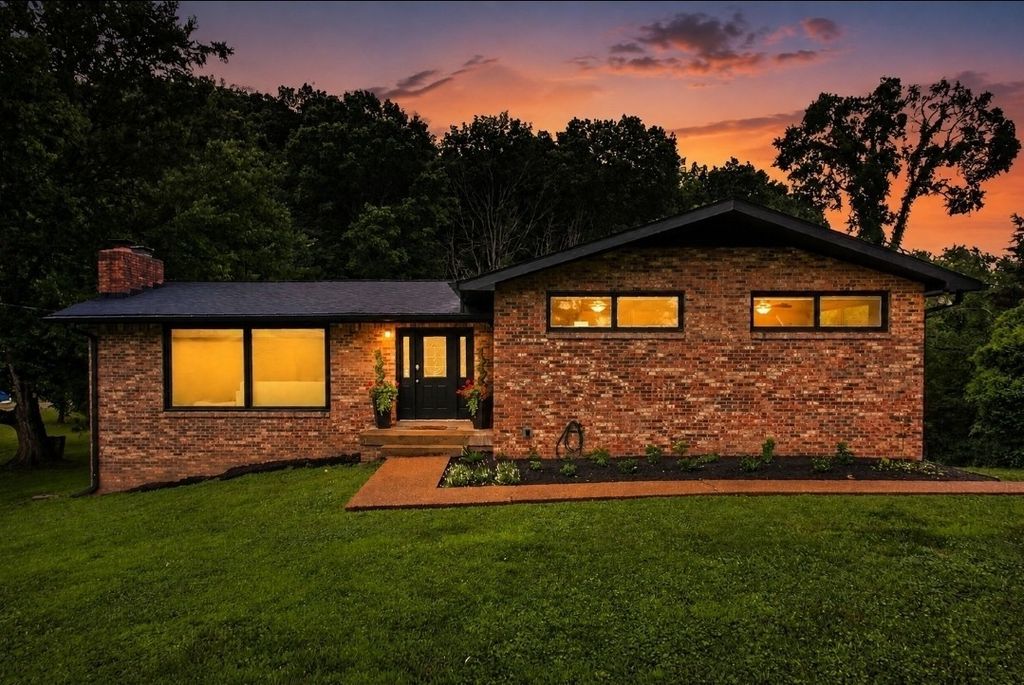 9077 Old Charlotte Pike, Pegram