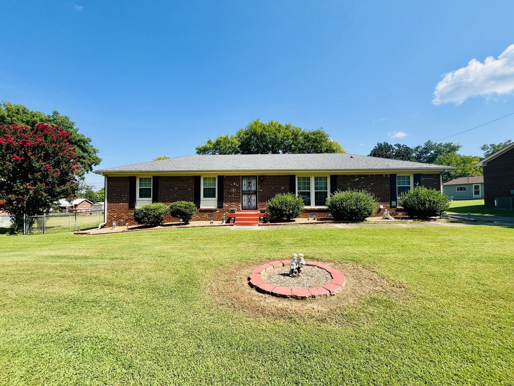 311 Chateauroux Dr, Clarksville