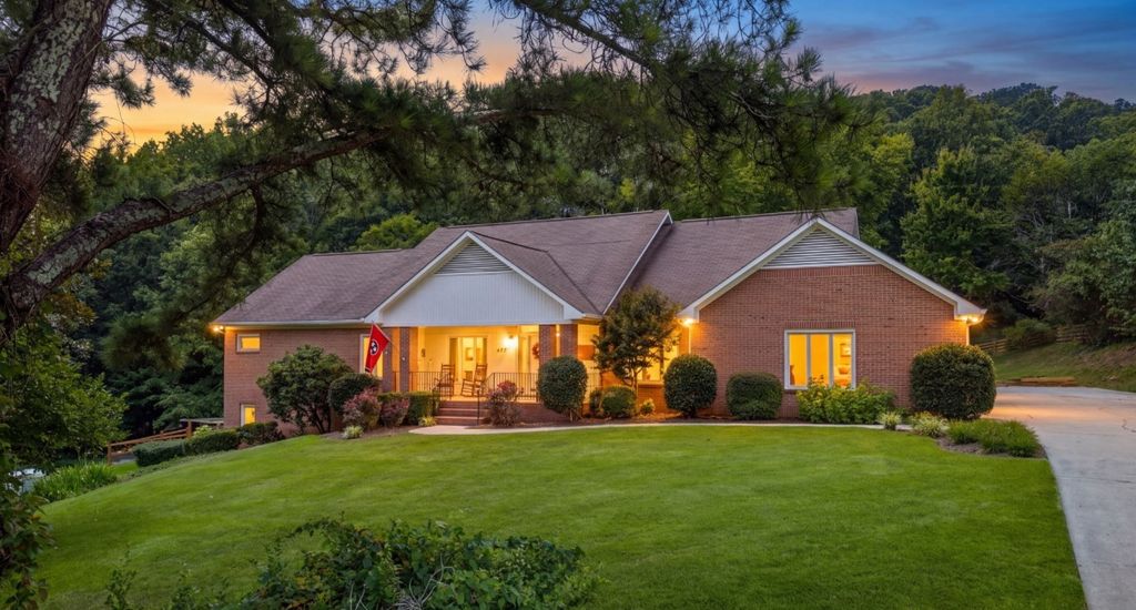 497 Cobblestone Creek Rd Nw, Cleveland