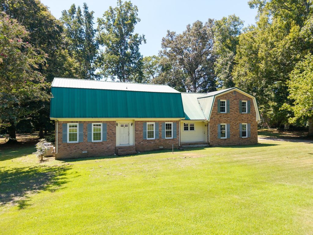 12 Hancock Rd, Fayetteville