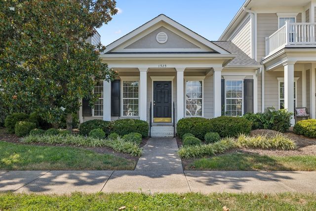 1525 Stratford Hall Cir, Murfreesboro