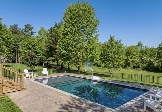 524 Country Club Dr, Dickson