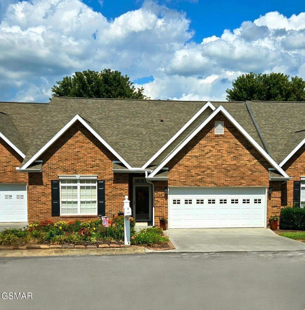 240 River Garden Court, Sevierville