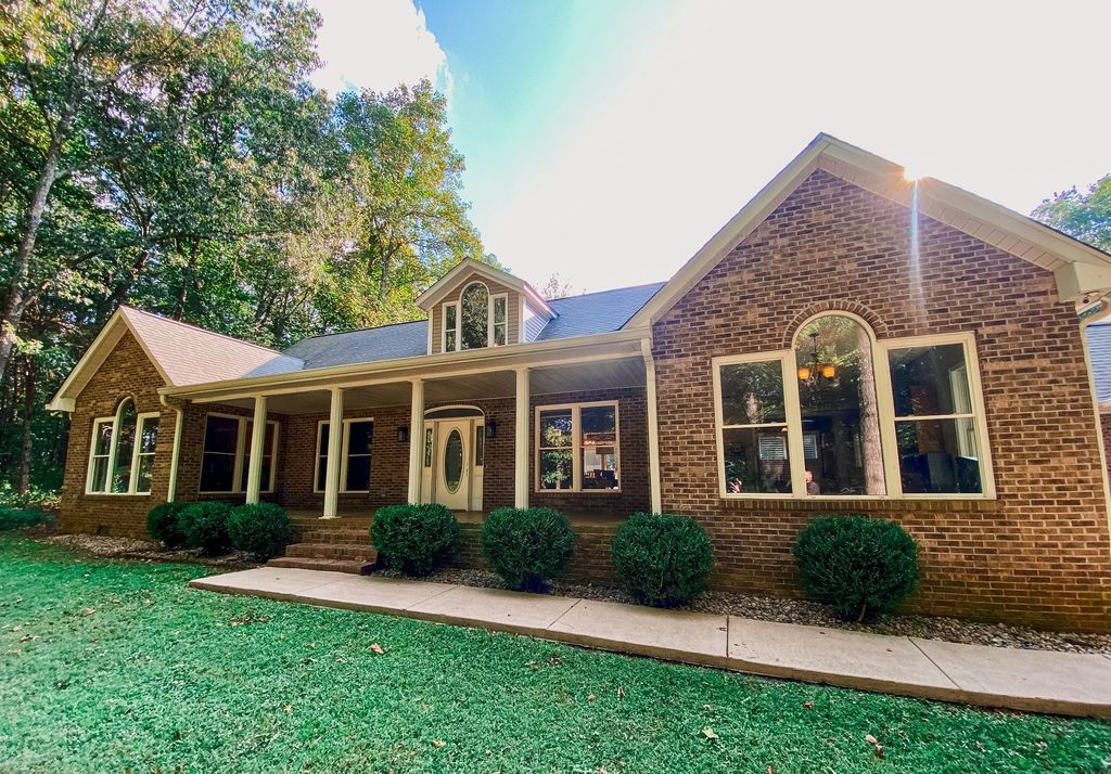1006 Clearview Pt, Cottontown
