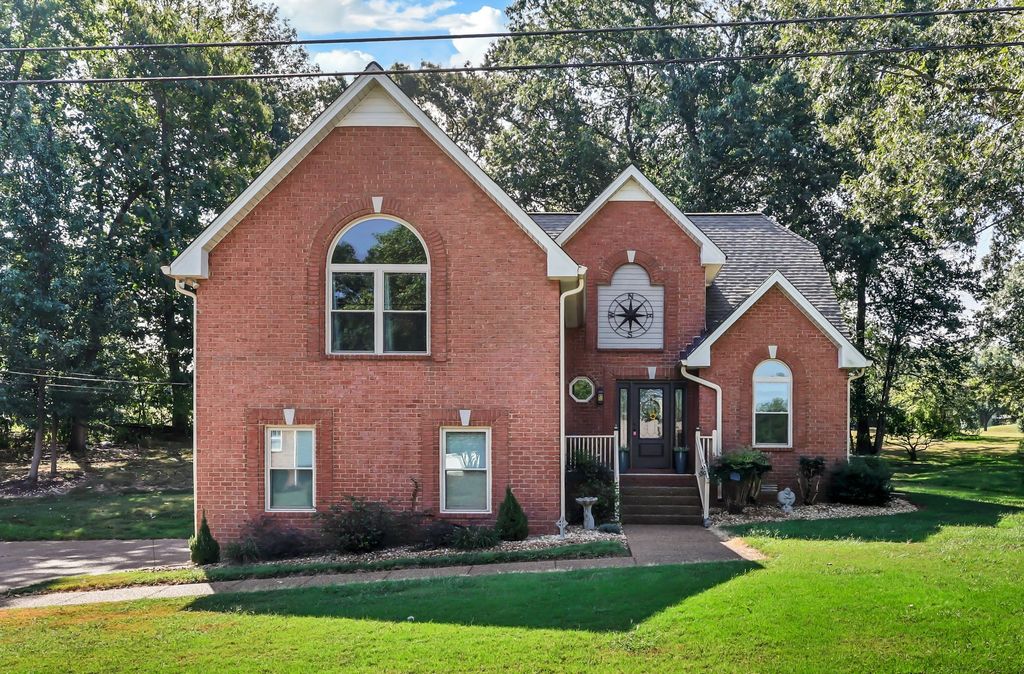 215 S Aztec Dr, White House
