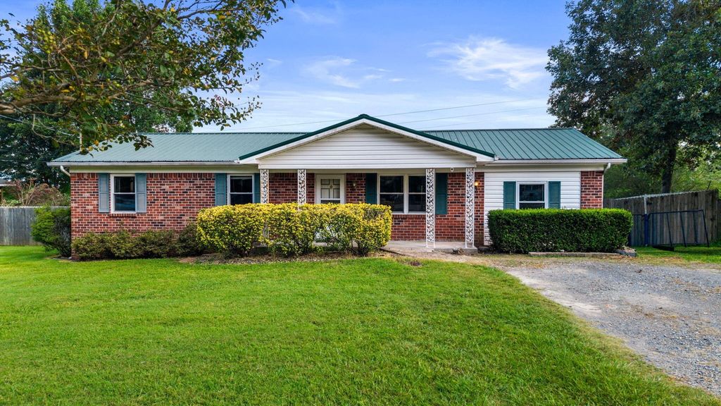 2044 Rolling Brook Drive Ne, Cleveland