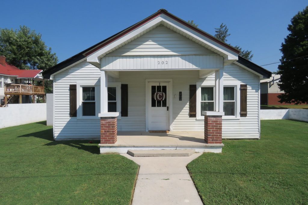 202 W 4th St, Livingston