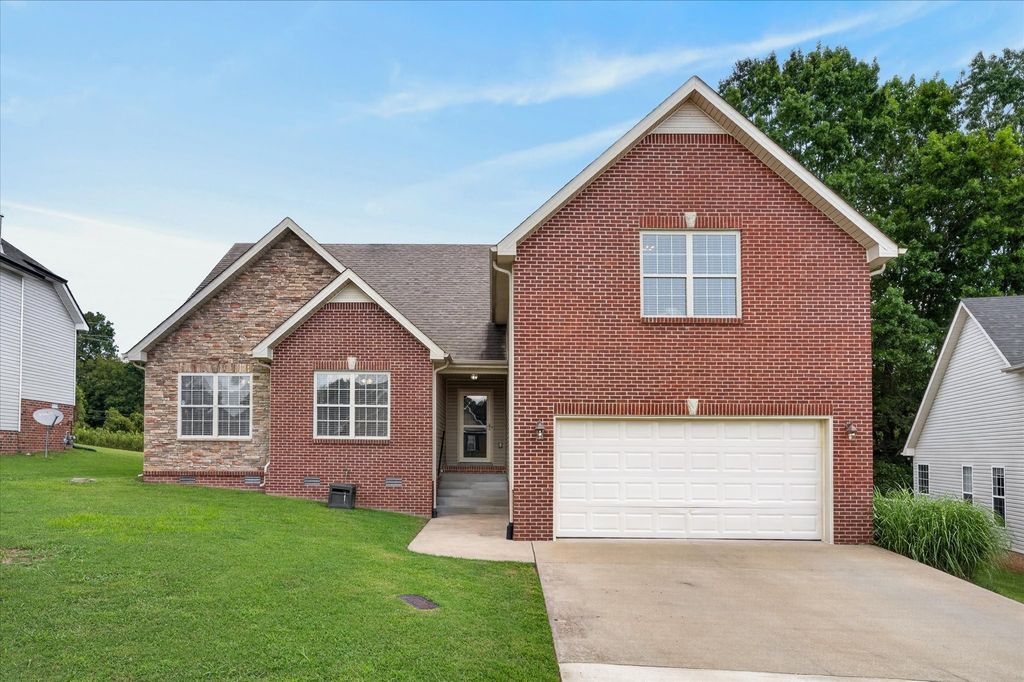 411 River Heights Dr, Clarksville