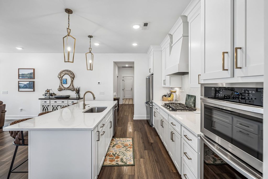 102 Stonehaven Way, Hendersonville
