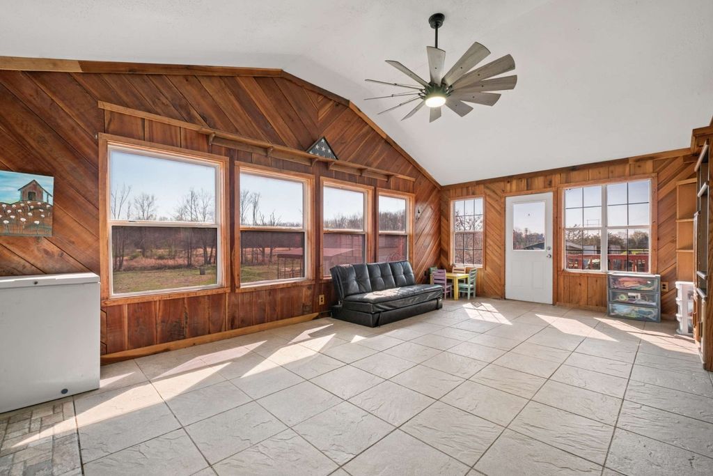 324 Laster Holman Rd, Decherd