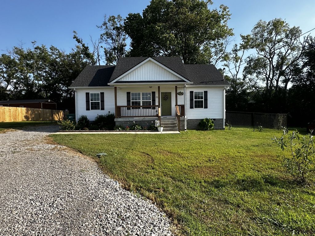 715 Caroline Ct, Lewisburg