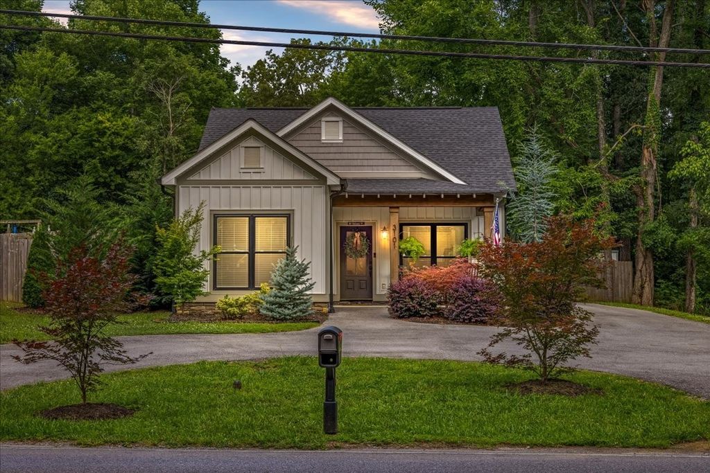 3101 Peerless Rd Nw, Cleveland