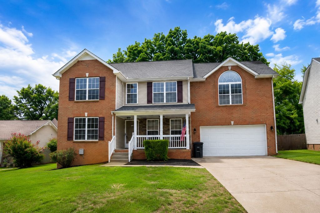 736 W Accipiter Cir, Clarksville