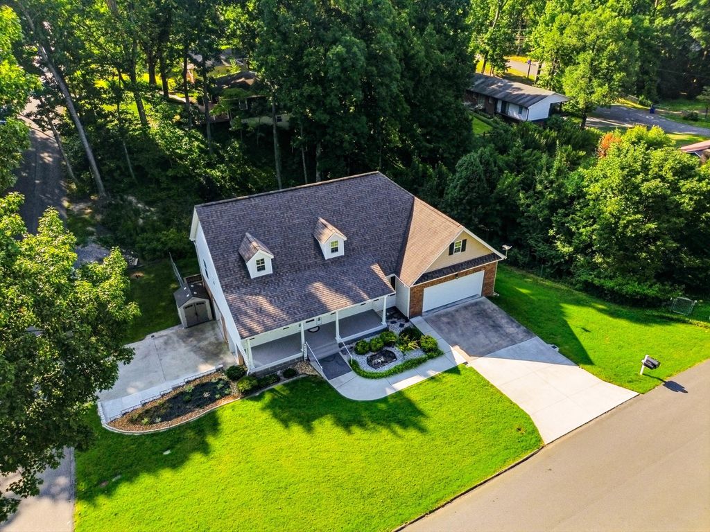 2850 Parkwood Trail Nw, Cleveland