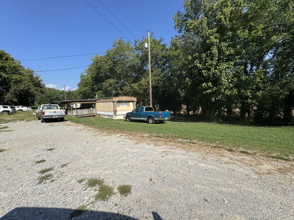 2 Mckinney Ln, Elmwood
