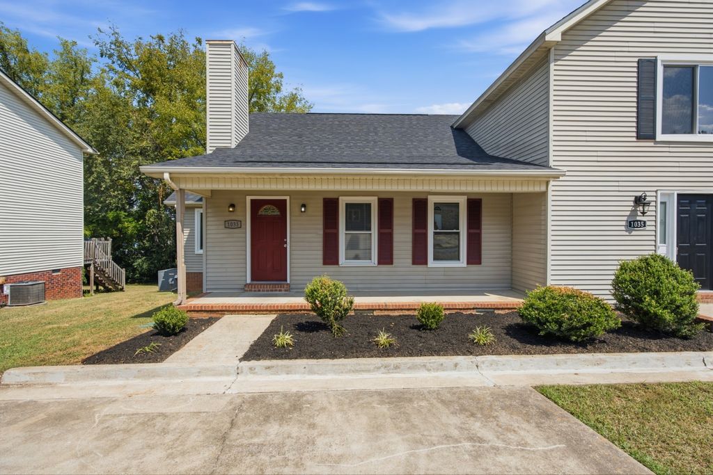 1033 Silver Point Dr, Murfreesboro