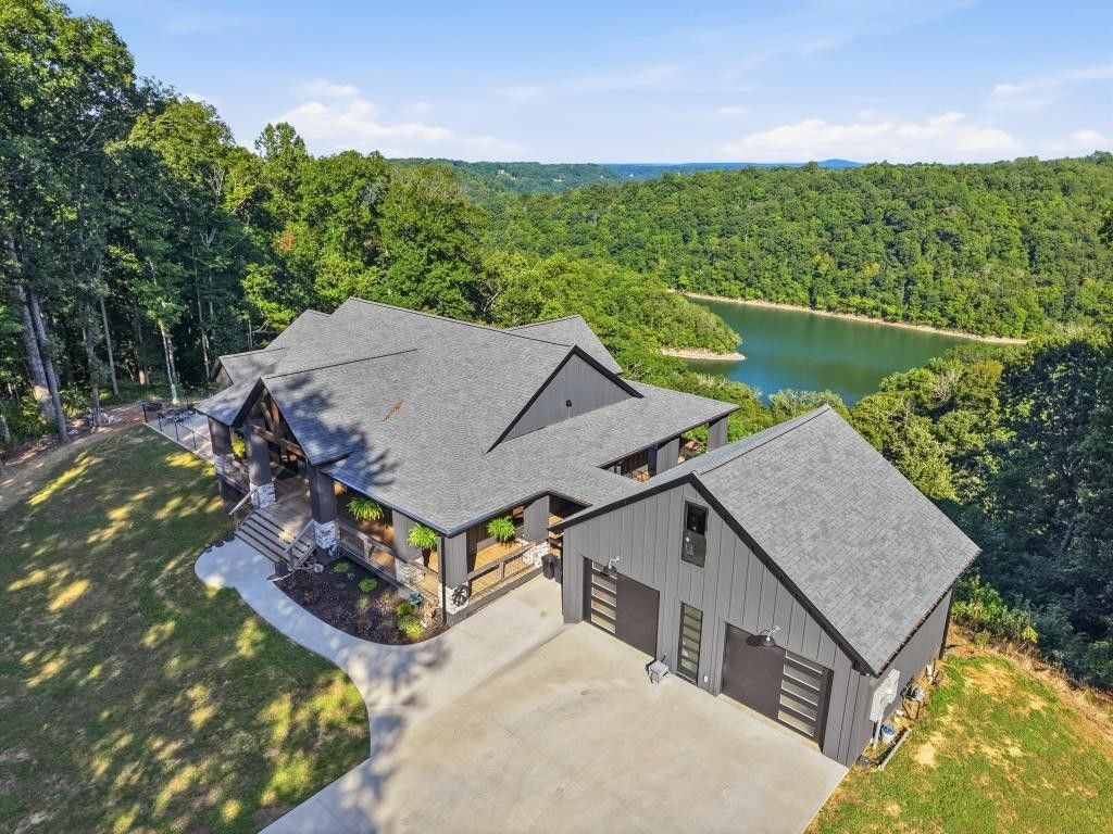 1200 Pine Orchard Rd, Smithville