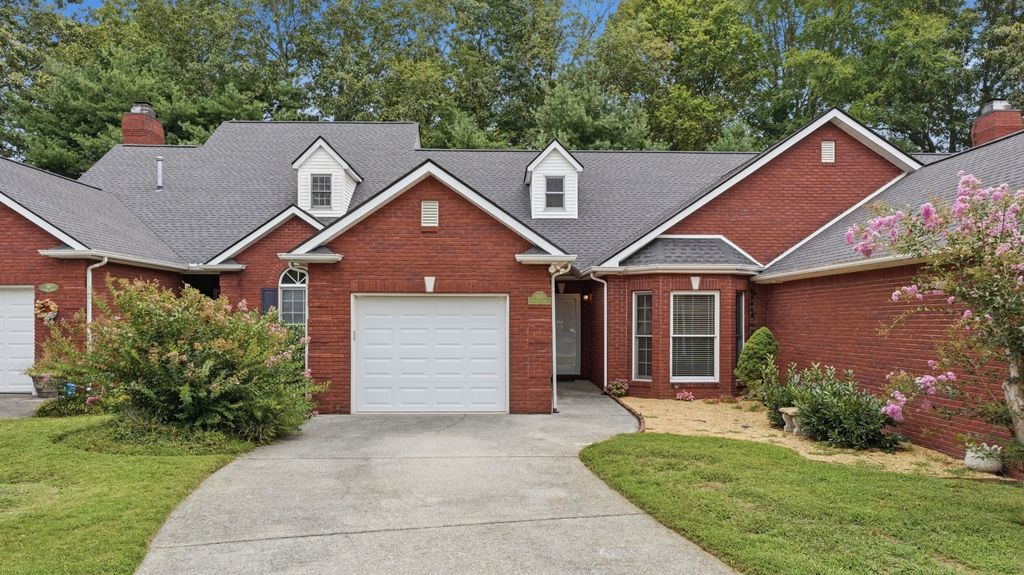 143 Hickory Ct, McMinnville
