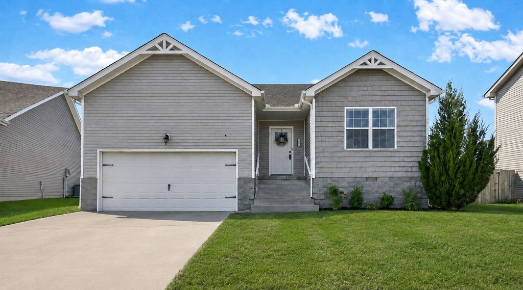 363 Pinkston Ct, Clarksville