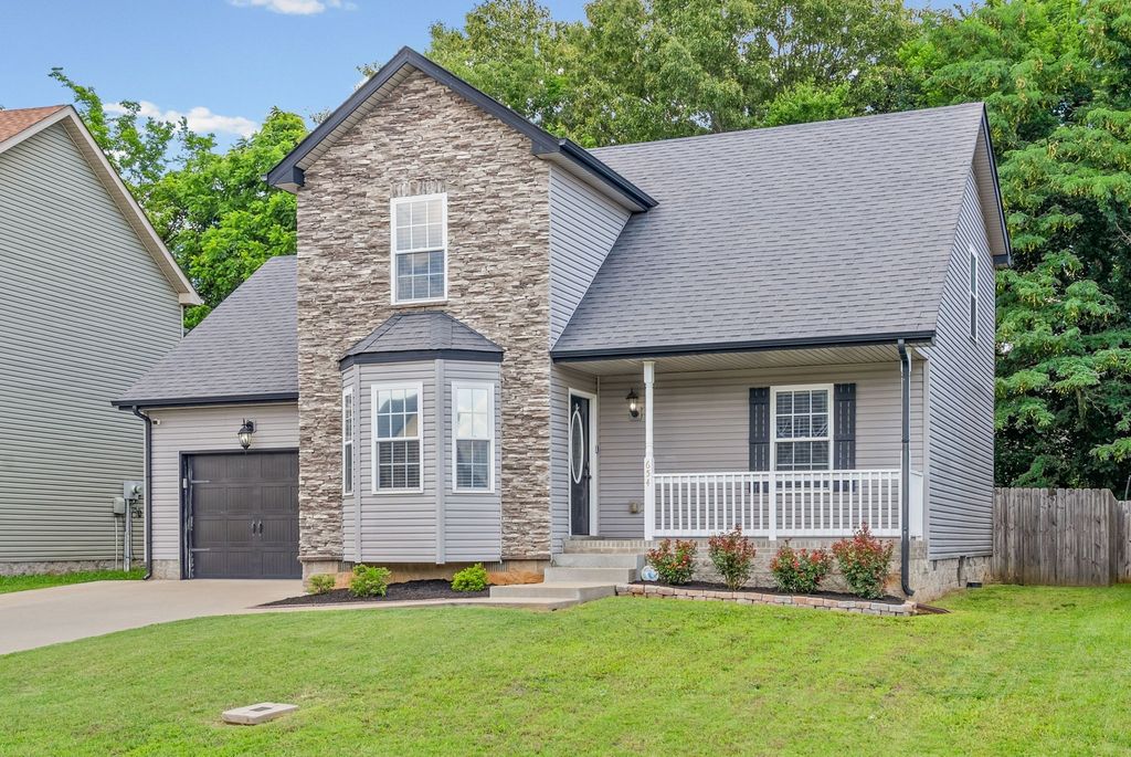 654 Fox Hound Dr, Clarksville