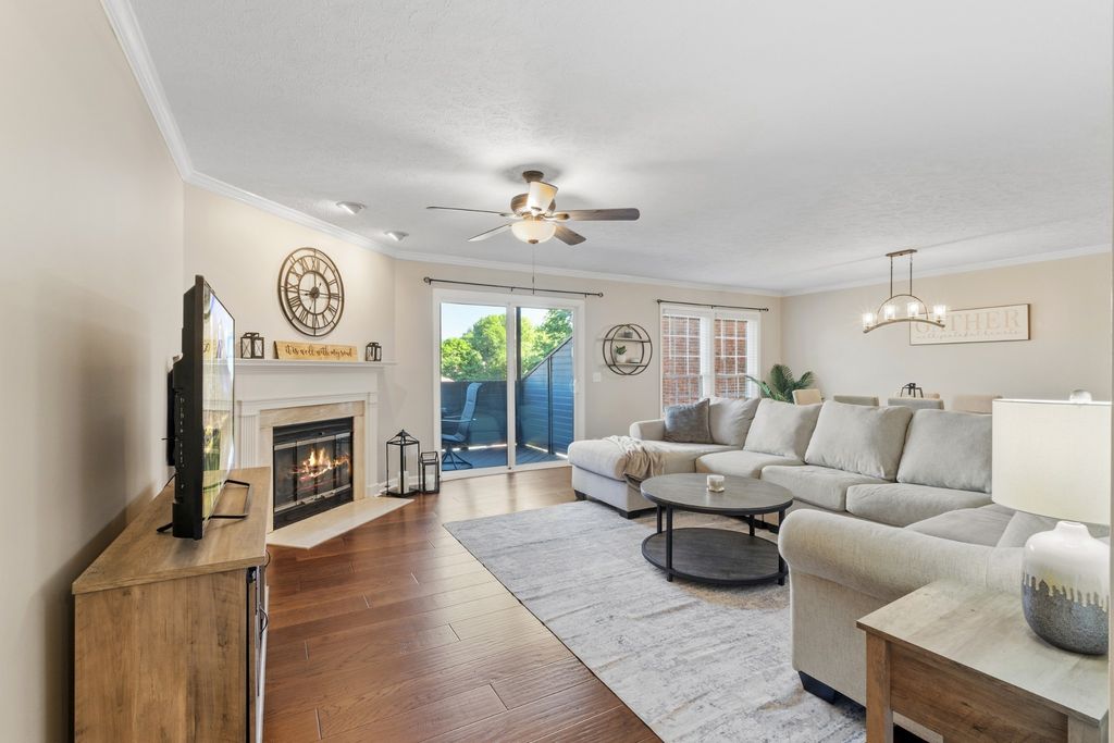 120 Hearthstone Manor Cir, Brentwood