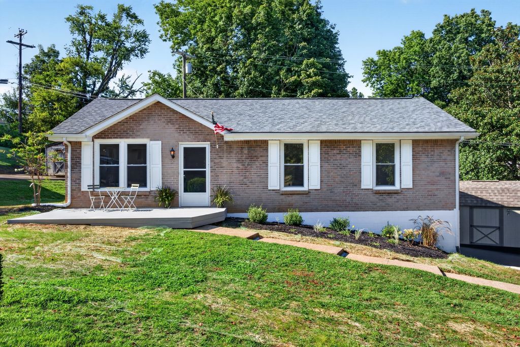 414 Oriole Cir, Clarksville