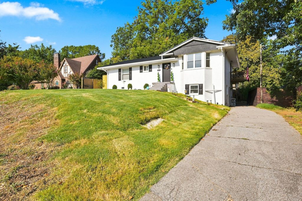 831 Sunnybrae Ave, Dyersburg