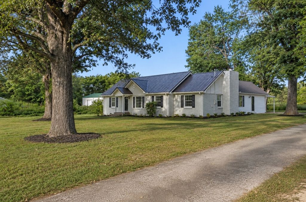 1083 Mattox Town Rd, Lawrenceburg