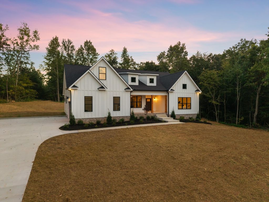 1708 Hogue Rd, Clarksville