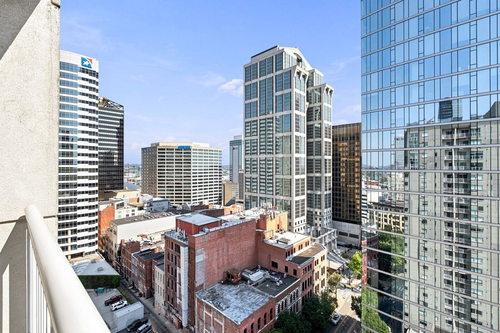 555 Church St 2103, Nashville