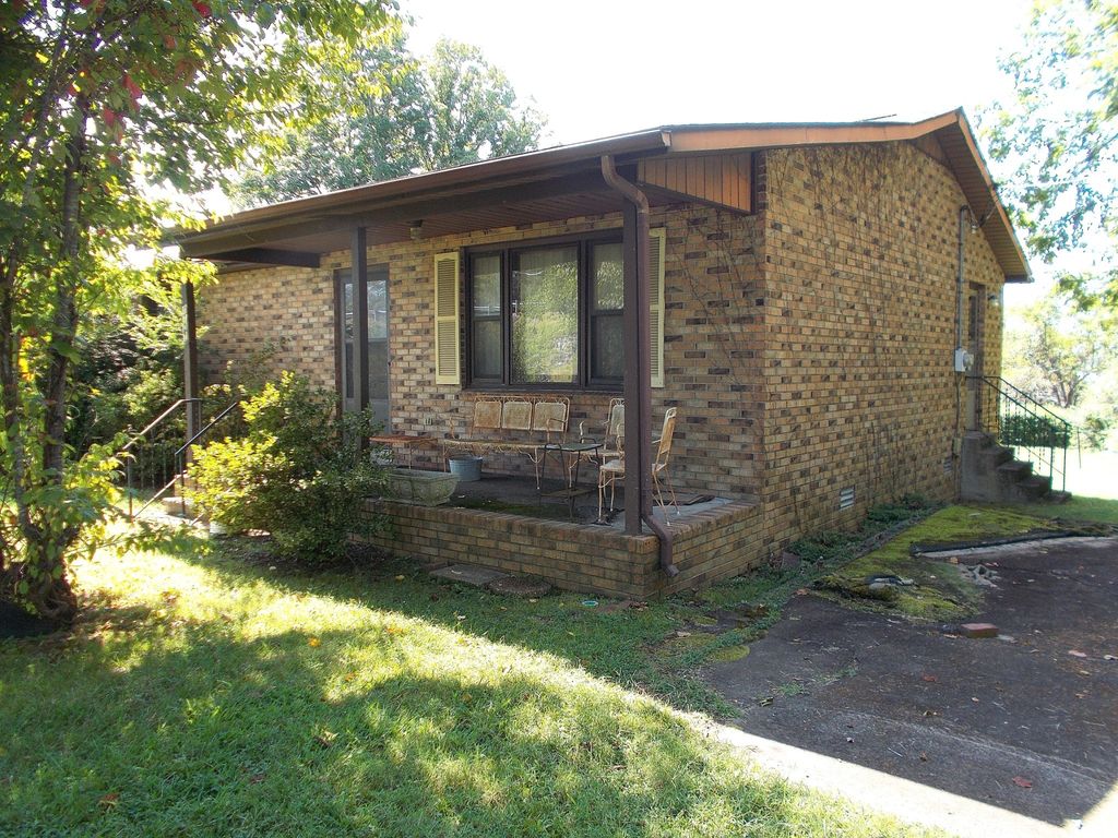 1103 W Railroad St, Dickson