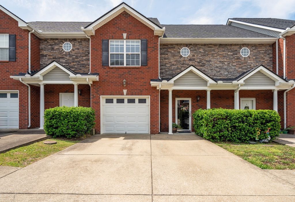 302 Villa Cir, Lebanon