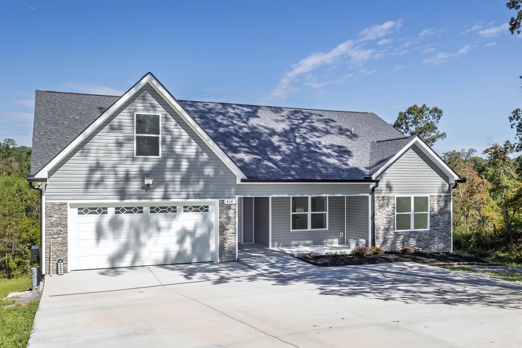 414 Windy Ridge Dr, Dayton