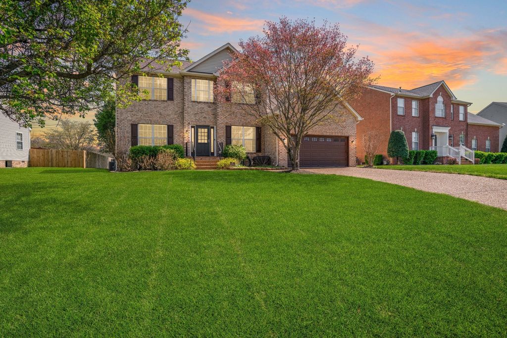 133 Grove Ln S, Hendersonville
