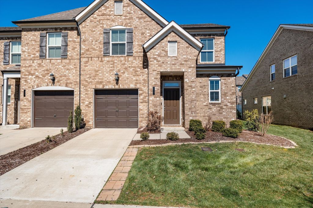 416 Deveron Dr, Gallatin