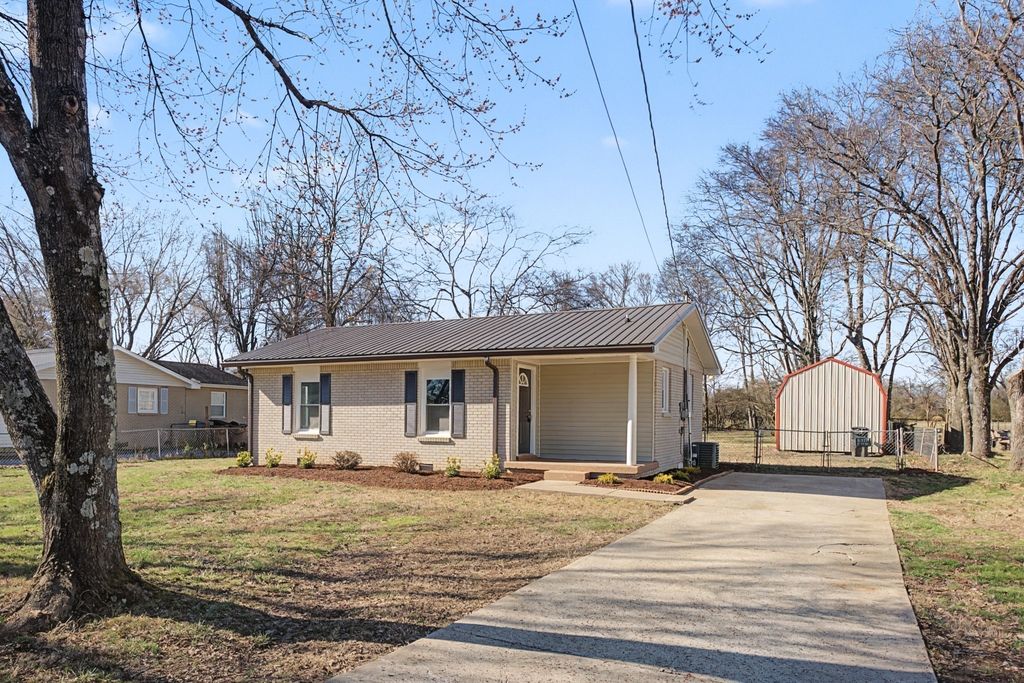 110 Green Meadow Dr, Gallatin