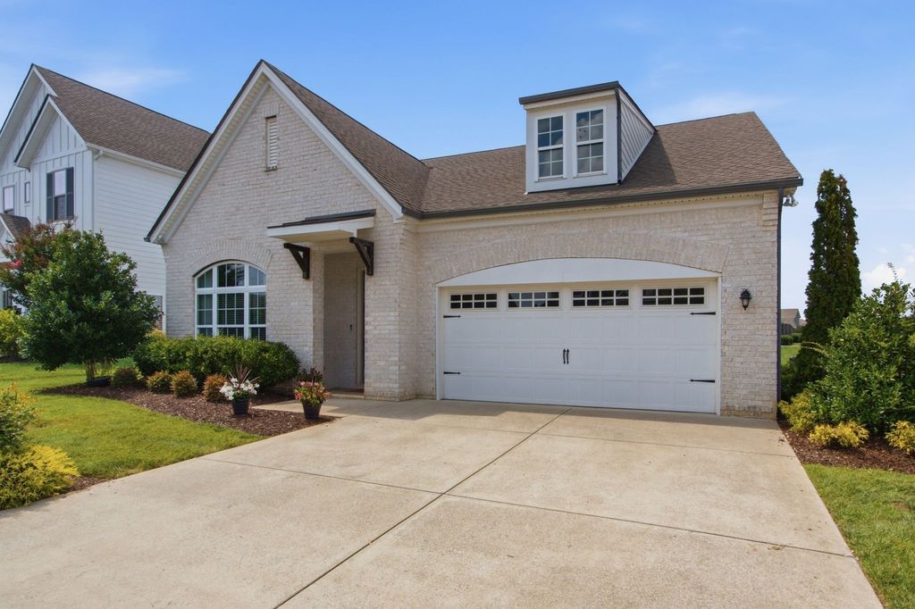 304 Eastwood Ln, Spring Hill