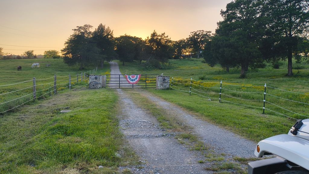 850 Sugar Flat Rd, Lebanon