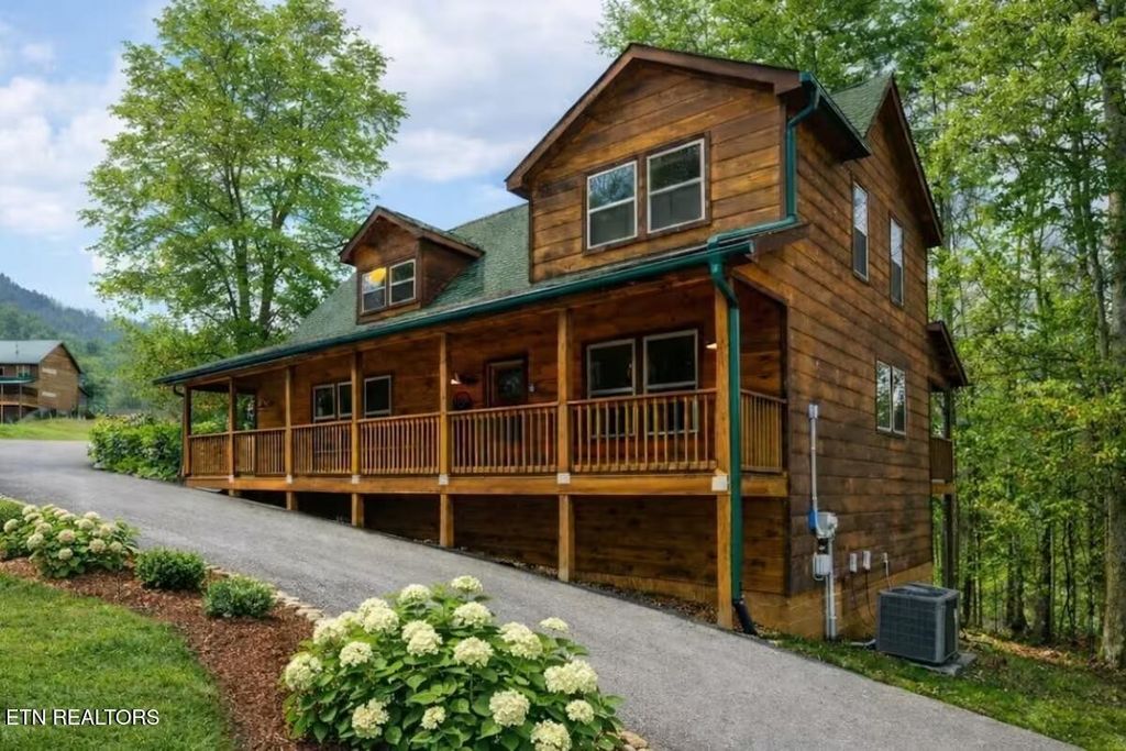 3213 Samuel Wear Drive, Sevierville
