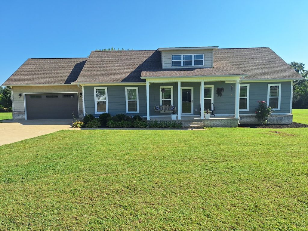 254 W Laurel Dr, Lawrenceburg
