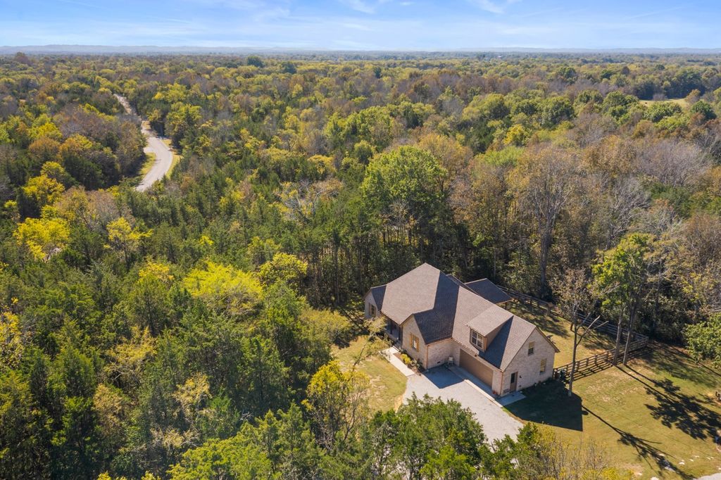 2320 Bob Cheek Rd, Lewisburg