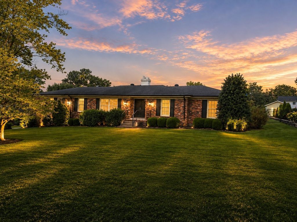 4074 Lake Pkwy, Hermitage