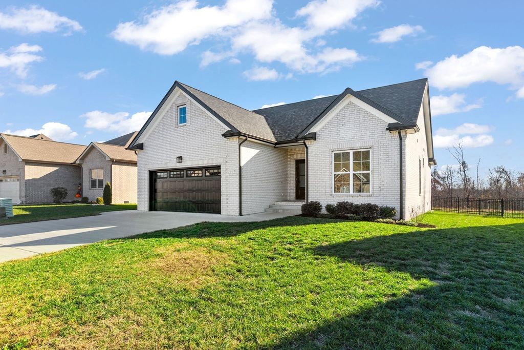 824 Brown Swiss Ct, Clarksville