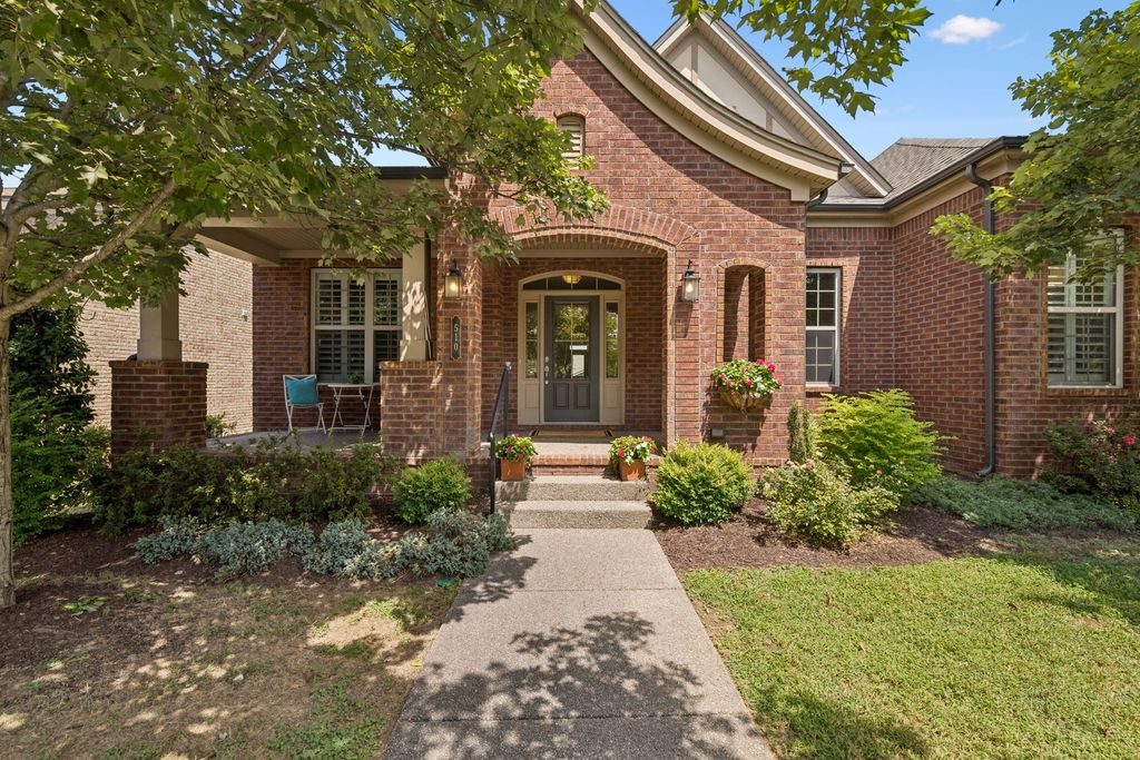510 Dabney Dr, Franklin